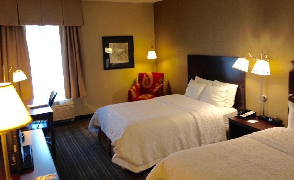Hampton Inn & Suites Линкольншир Экстерьер фото
