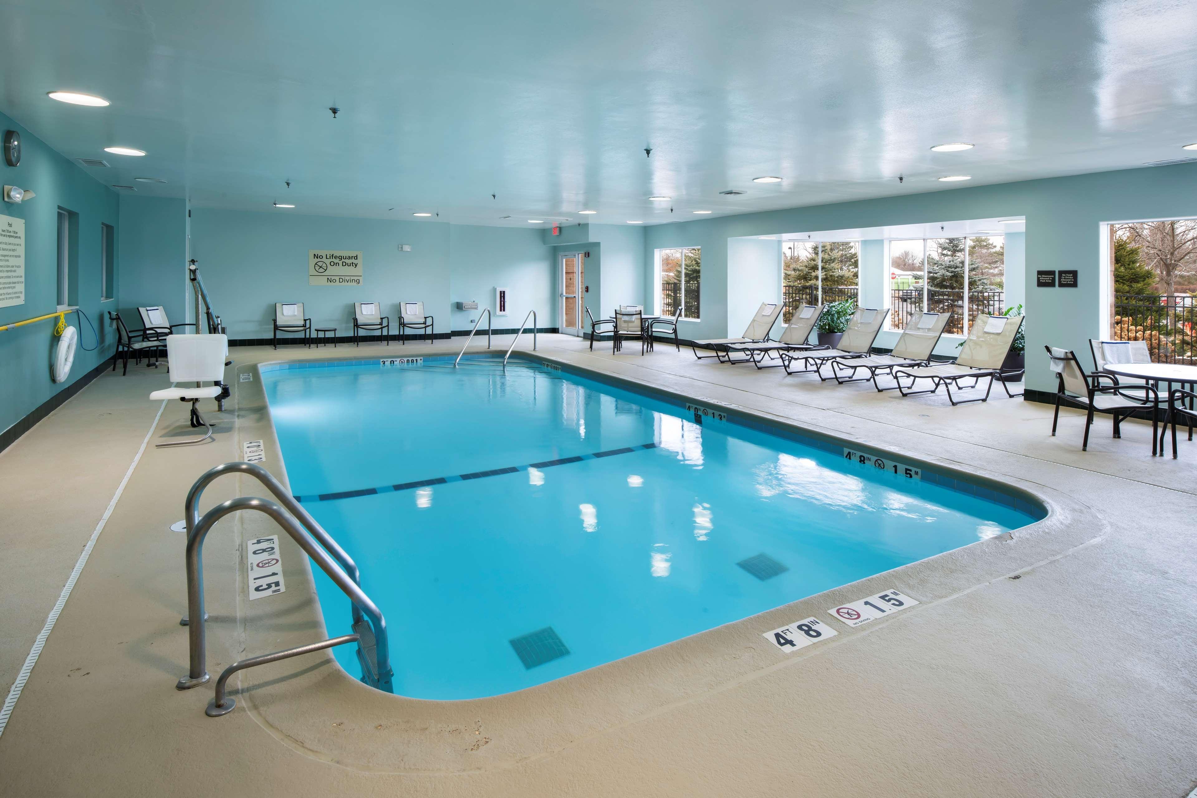 Hampton Inn & Suites Линкольншир Экстерьер фото