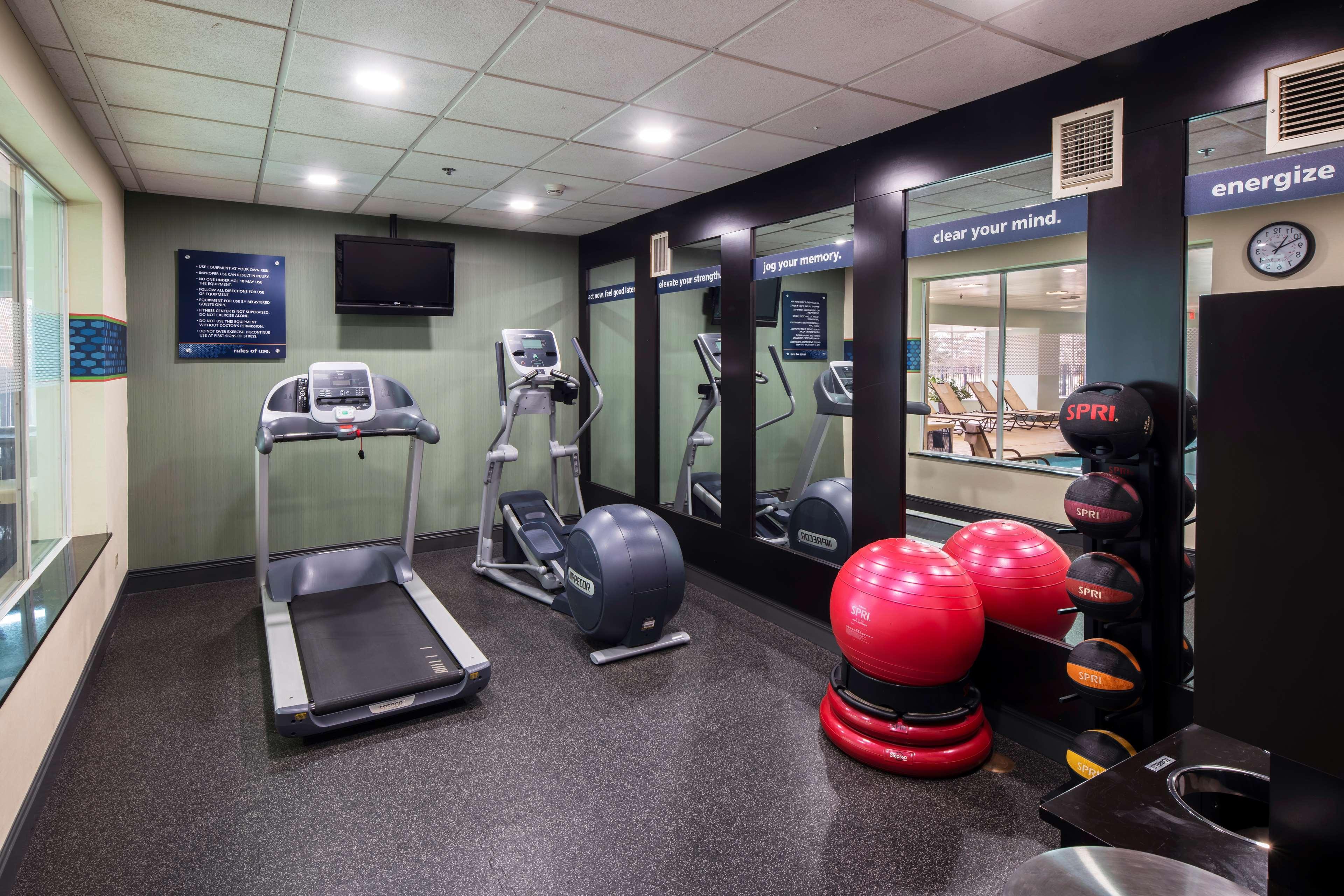 Hampton Inn & Suites Линкольншир Экстерьер фото