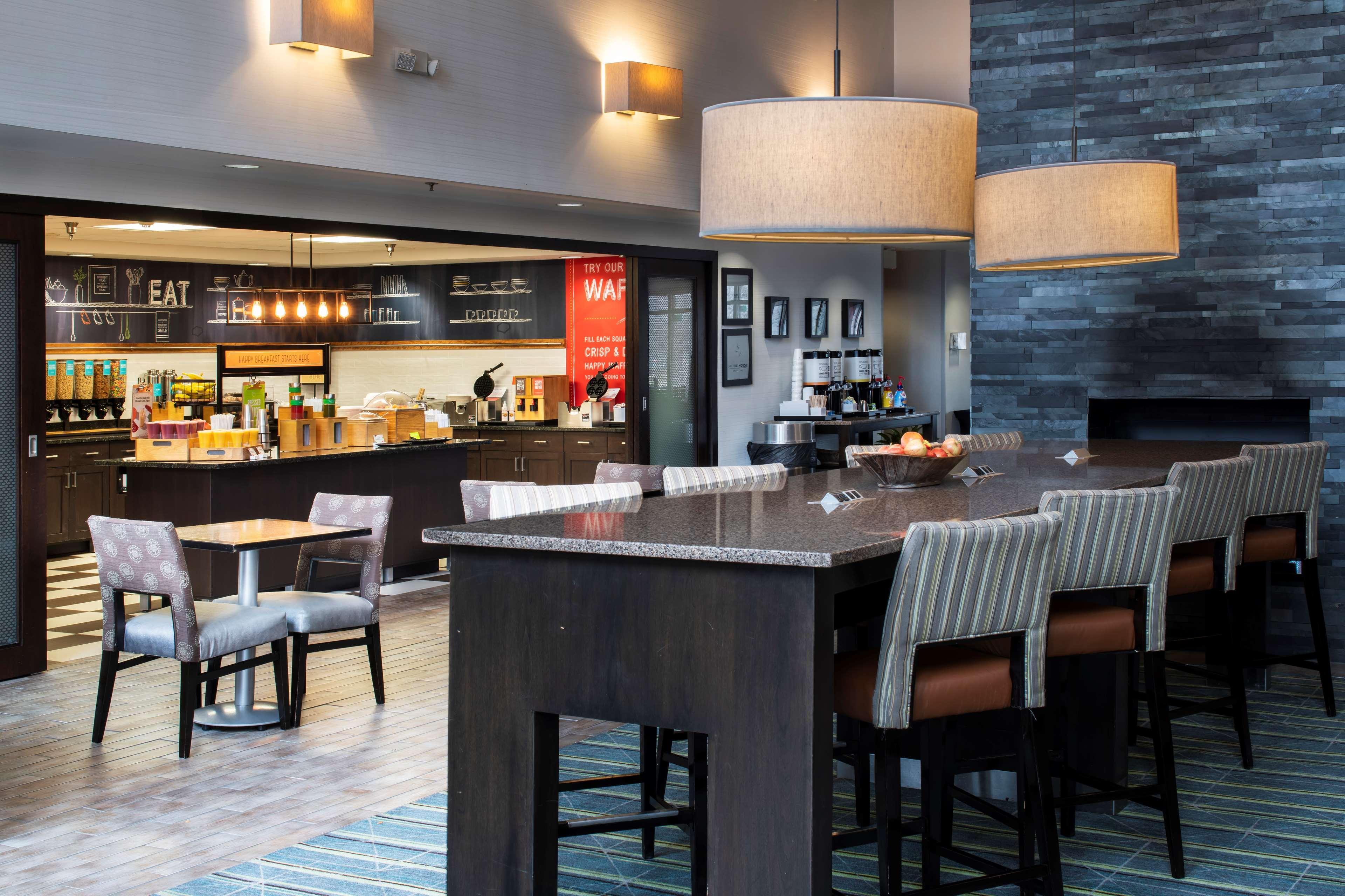 Hampton Inn & Suites Линкольншир Экстерьер фото