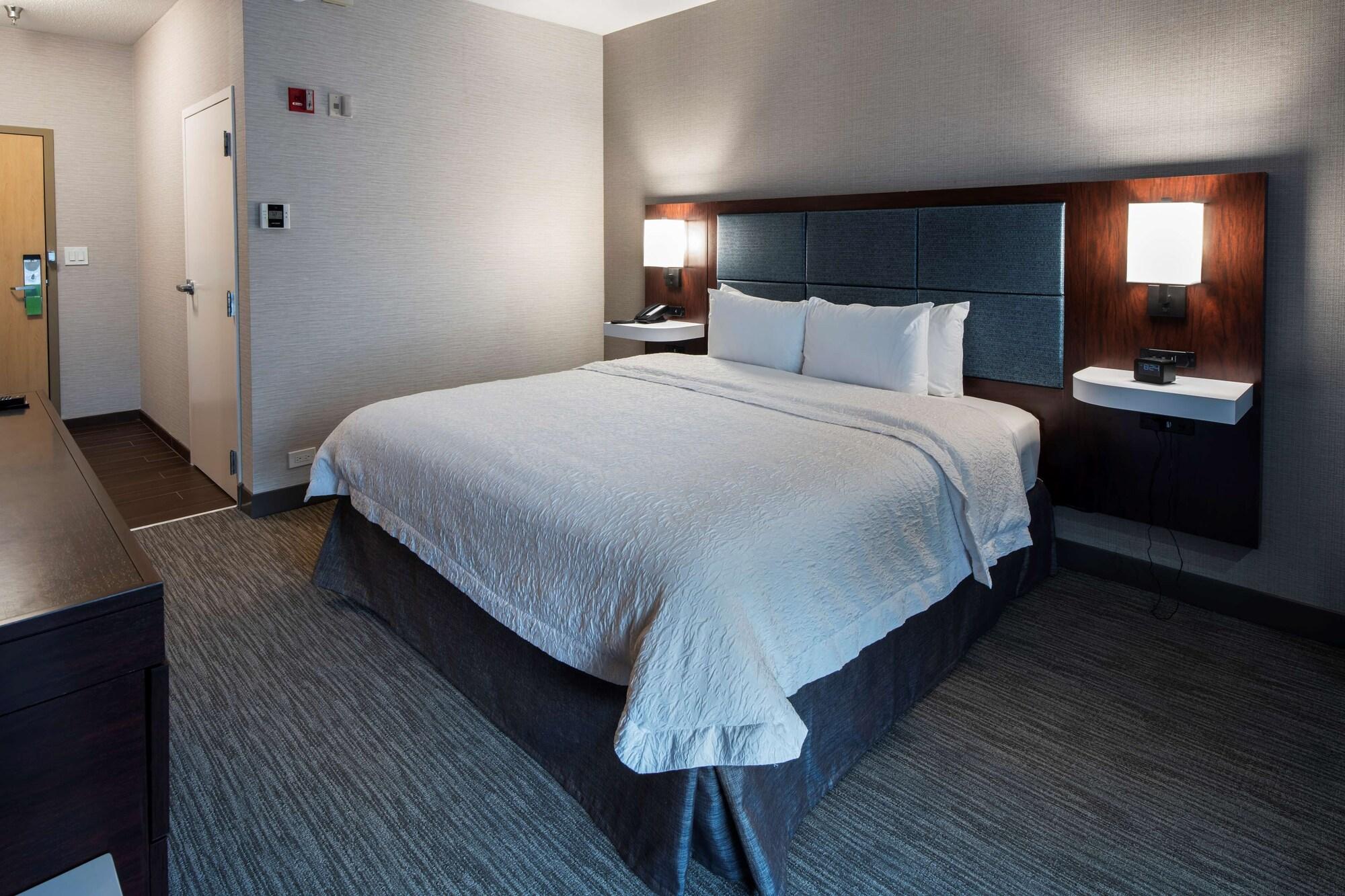 Hampton Inn & Suites Линкольншир Экстерьер фото