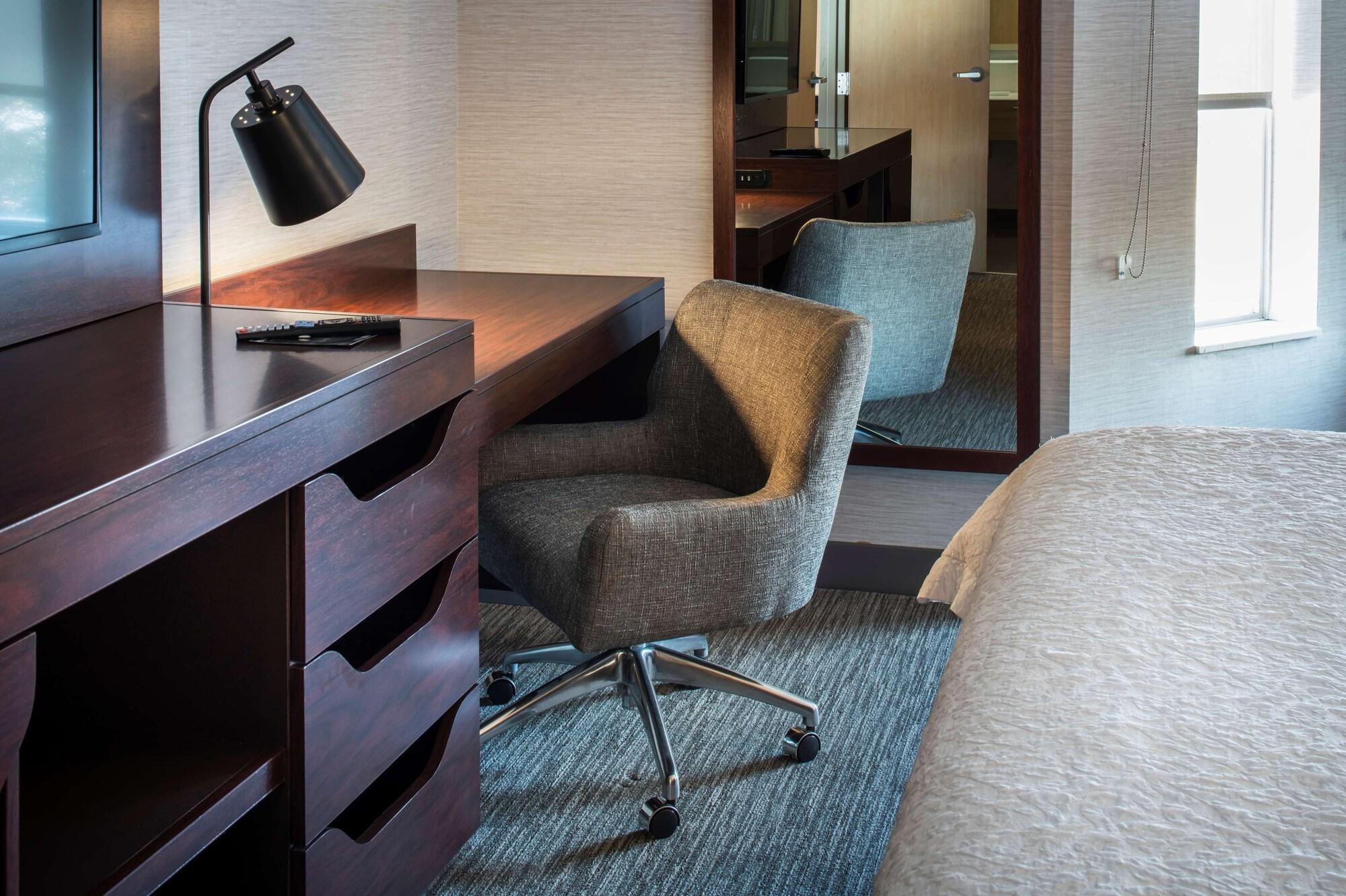 Hampton Inn & Suites Линкольншир Экстерьер фото