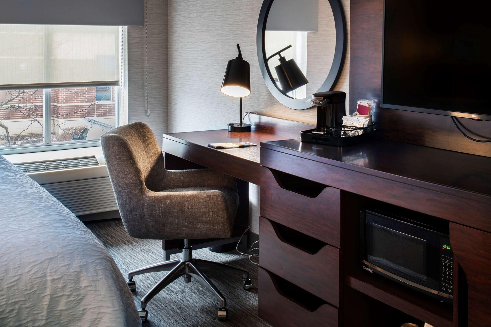 Hampton Inn & Suites Линкольншир Экстерьер фото
