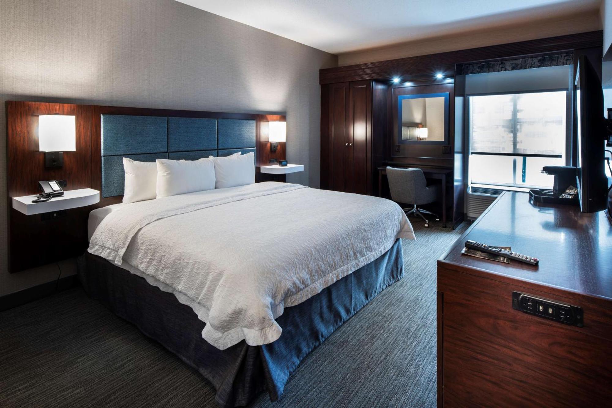 Hampton Inn & Suites Линкольншир Экстерьер фото