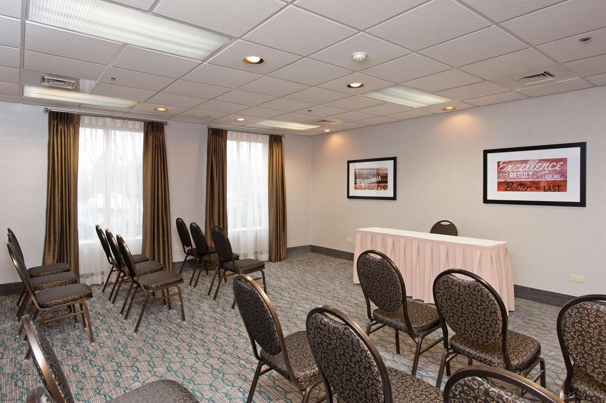 Hampton Inn & Suites Линкольншир Экстерьер фото