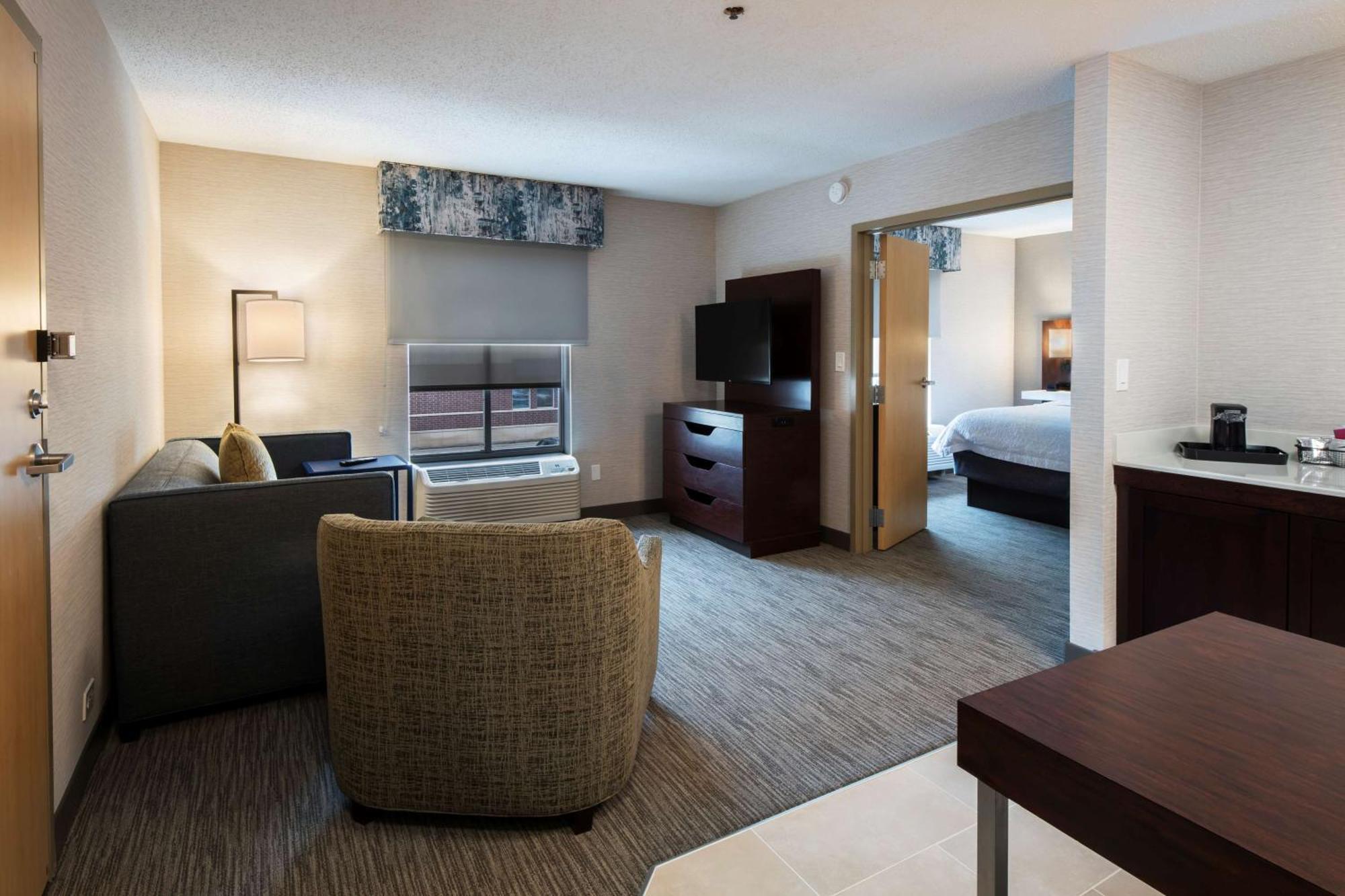 Hampton Inn & Suites Линкольншир Экстерьер фото