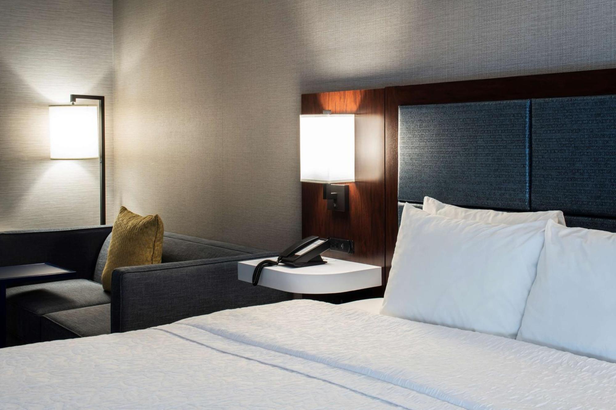 Hampton Inn & Suites Линкольншир Экстерьер фото