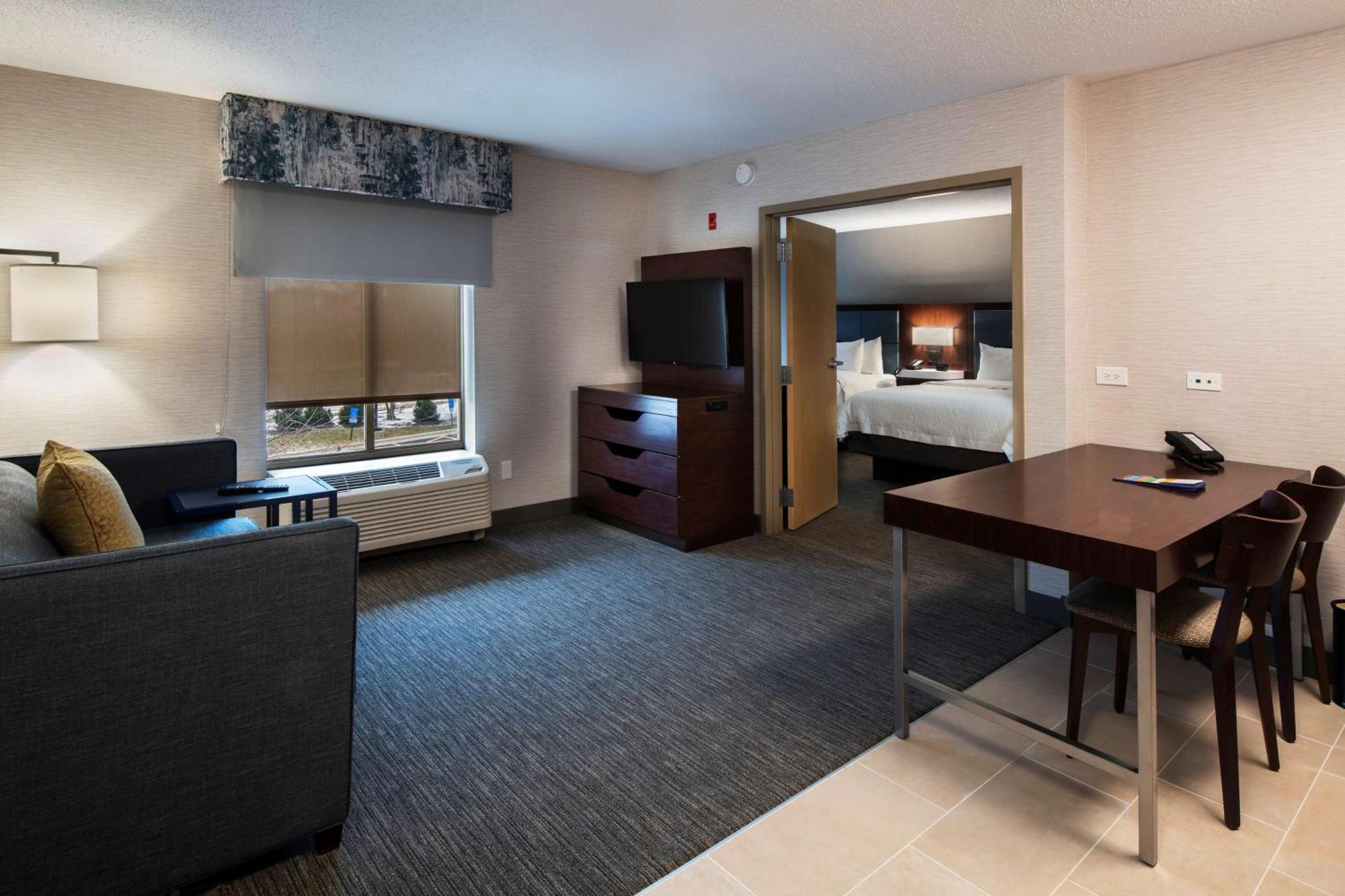 Hampton Inn & Suites Линкольншир Экстерьер фото