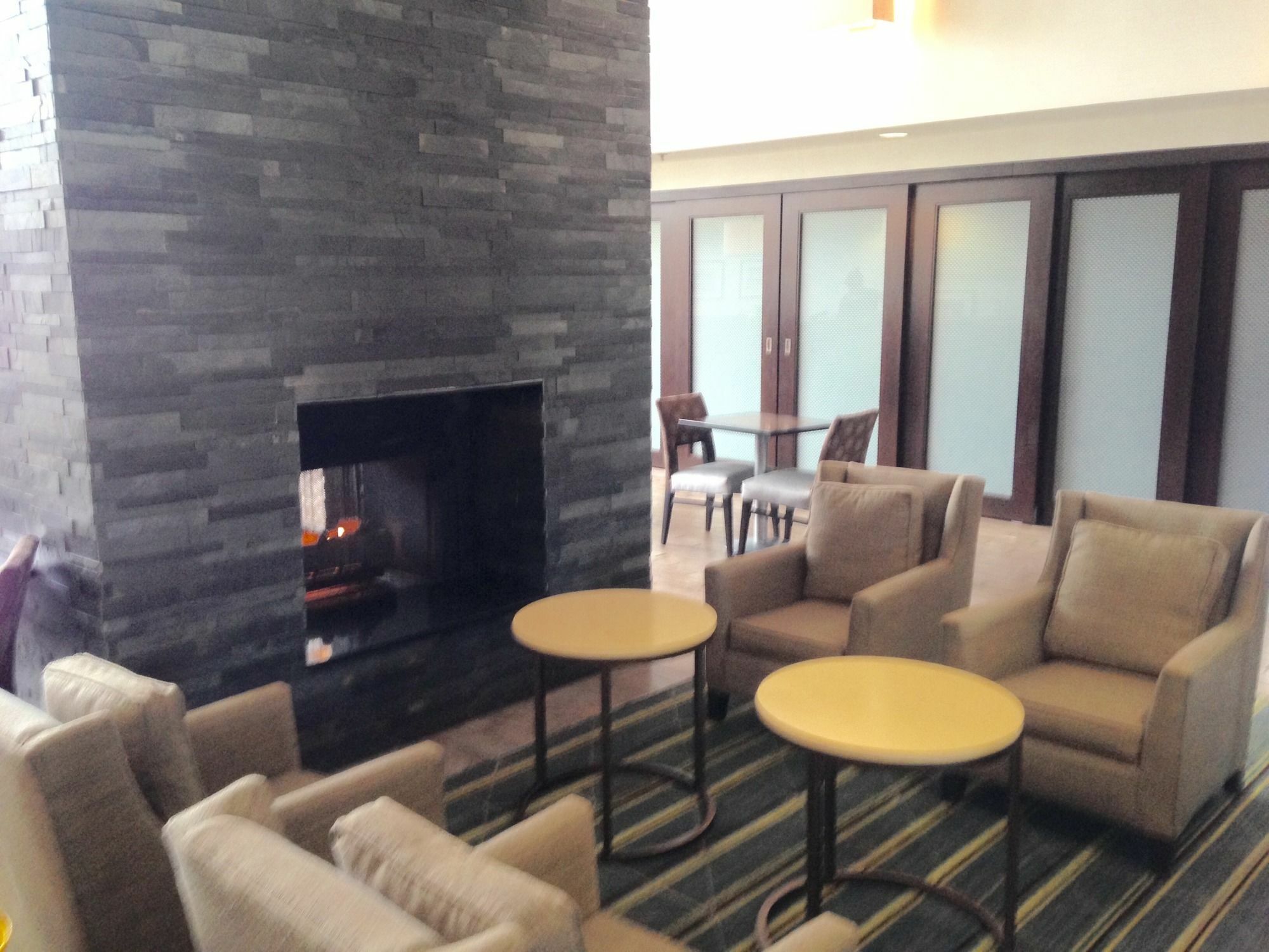 Hampton Inn & Suites Линкольншир Экстерьер фото