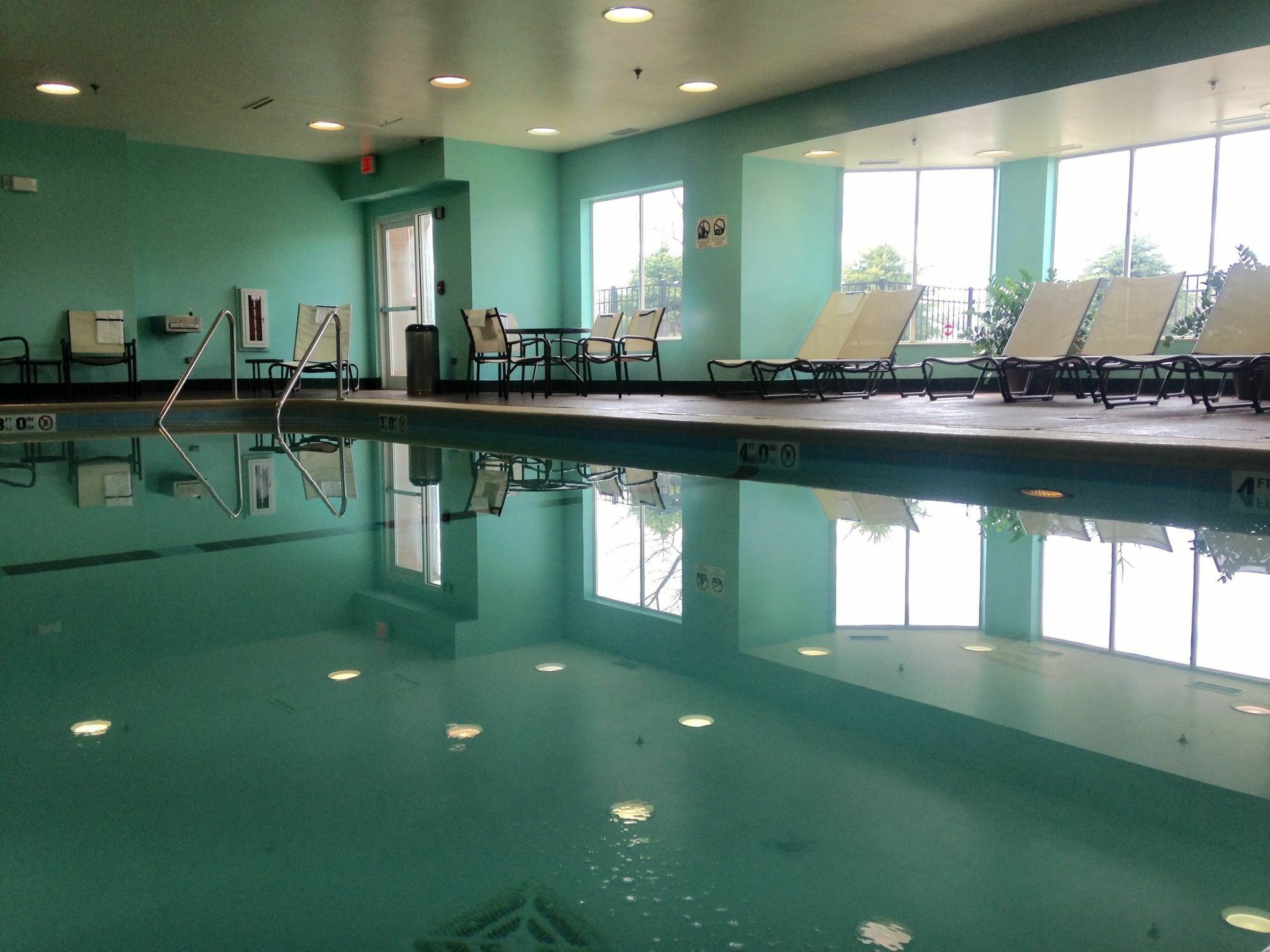 Hampton Inn & Suites Линкольншир Экстерьер фото